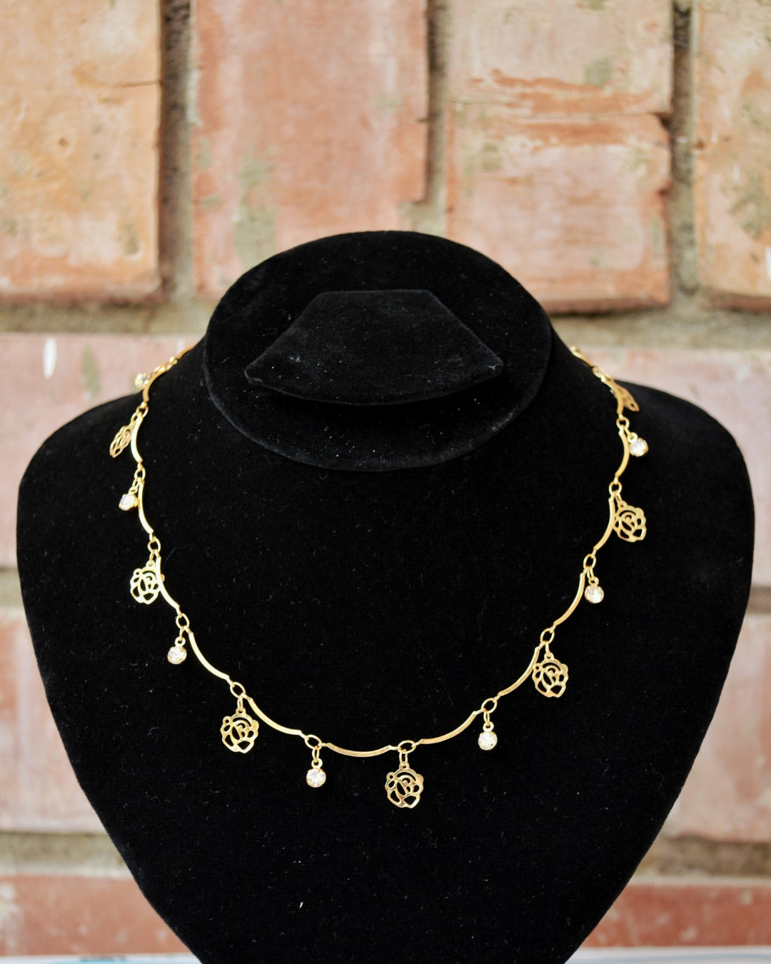 Rosette Cascade Chain